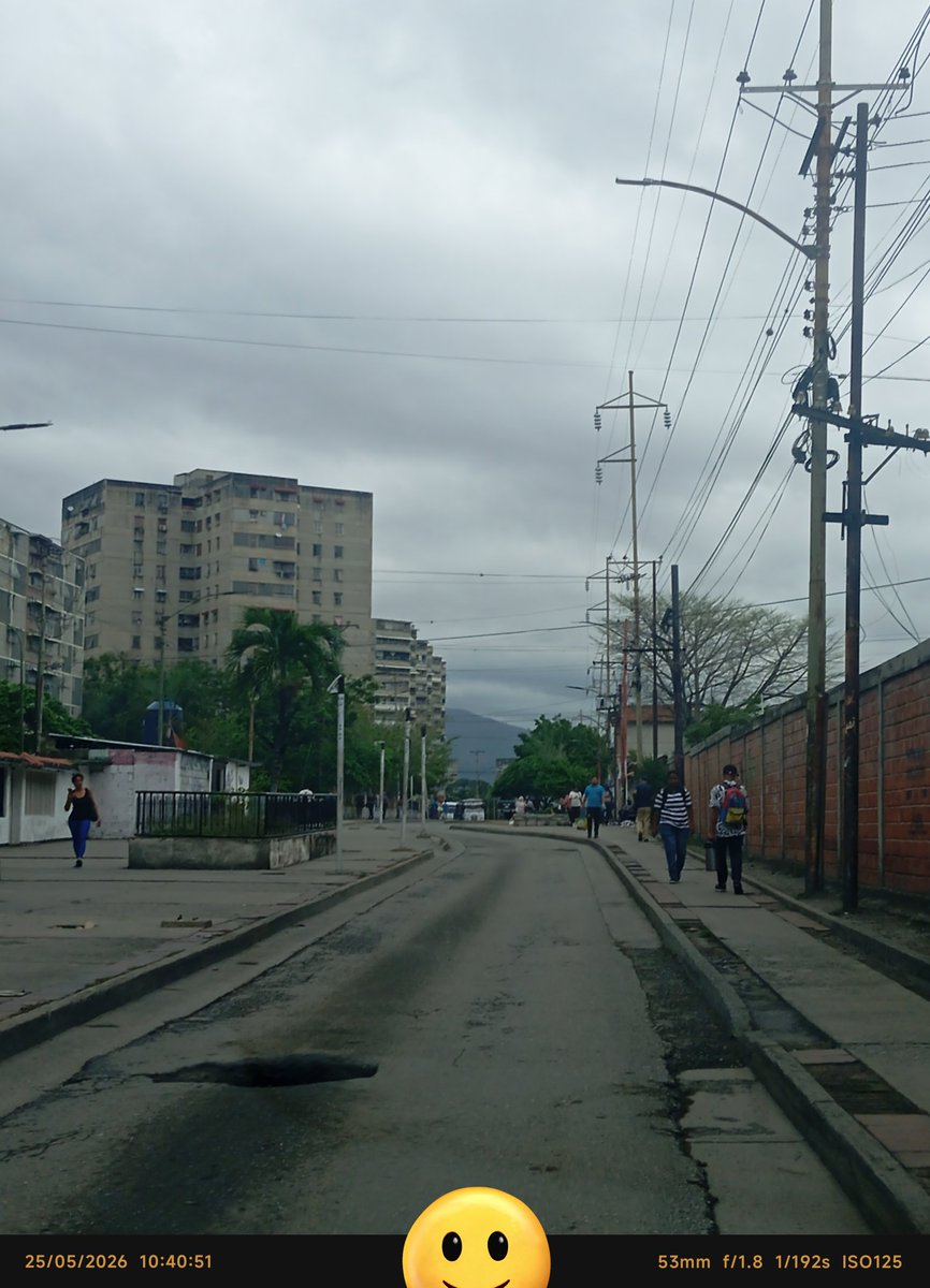 chichiccs's tweet photo. También es importante que arreglen la pista que va desde el torreón hasta la esquina de la Escuela ambrosio plaza, hay muchos huecos. Los carros, transporte público y pasajeros sufriendo cada vez que pasamos por aquí. https://t.co/fmhQwgV3sY