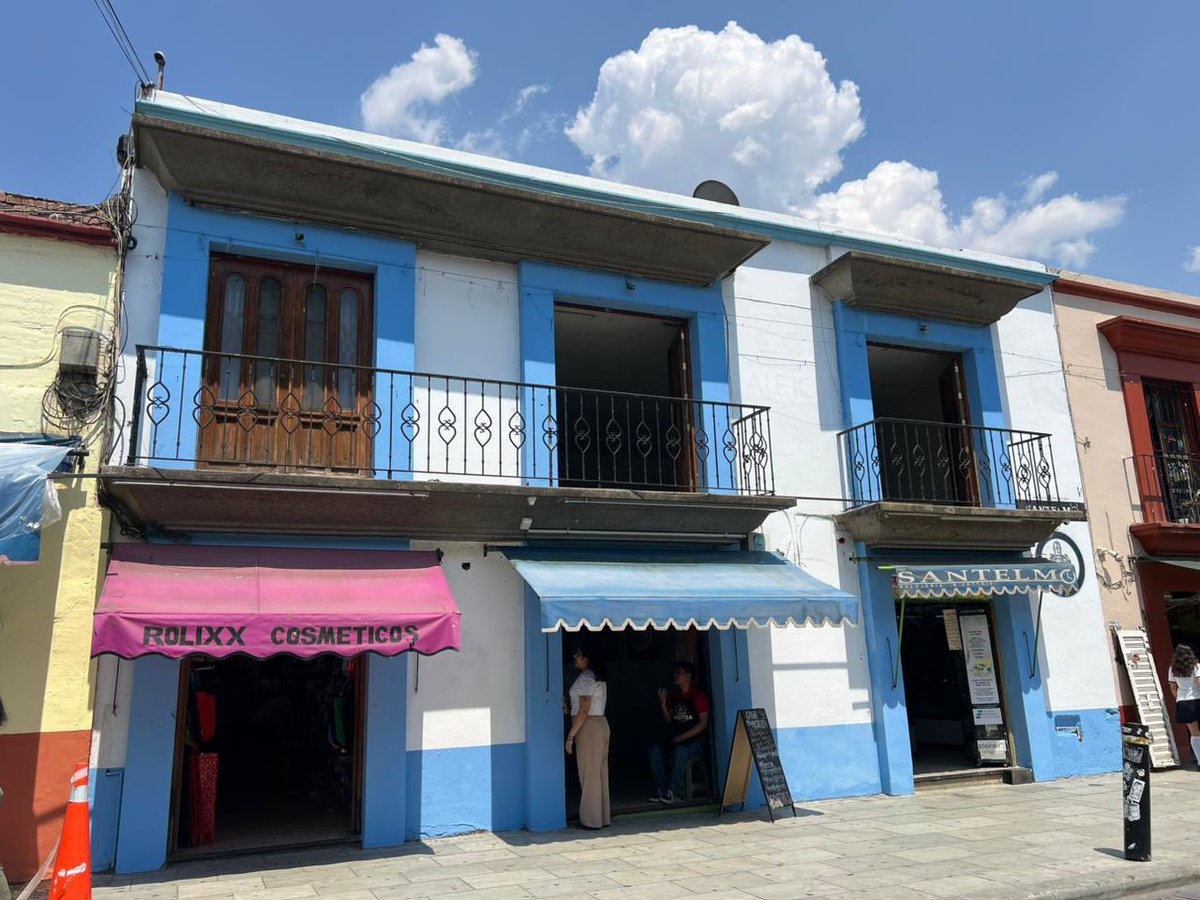 ferschmidtr's tweet photo. Seguimos pintando fachadas, hoy estamos en el crucero de Hacienda Blanca, San Pablo Etla y Centro Histórico de la Capital Oaxaqueña  🏠 

Por encomienda del Gobernador Salomón Jara Cruz estamos recuperando espacios públicos y poniendo a Oaxaca más linda que nunca ✨ https://t.co/Pii8lXPWa4