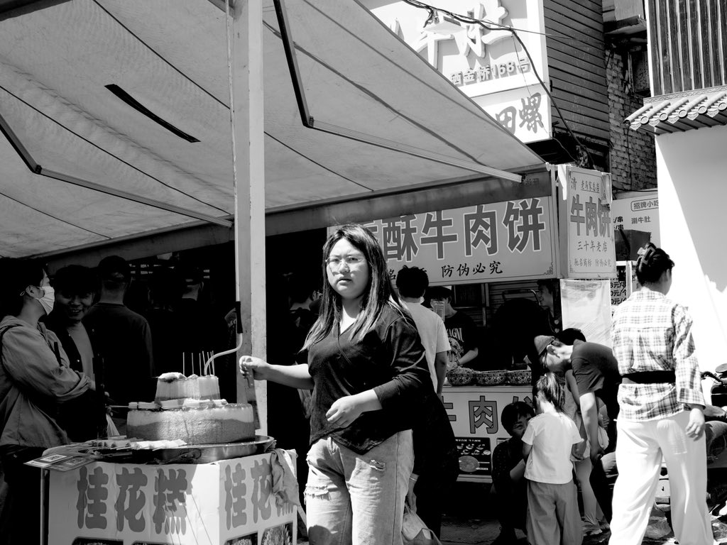 HarmonyGoGoGo's tweet photo. La vendedora de pastel de arroz.
#streetphotography #fotografia  #写真好きな人と繋がりたい #xer https://t.co/0Odrn10Fi6