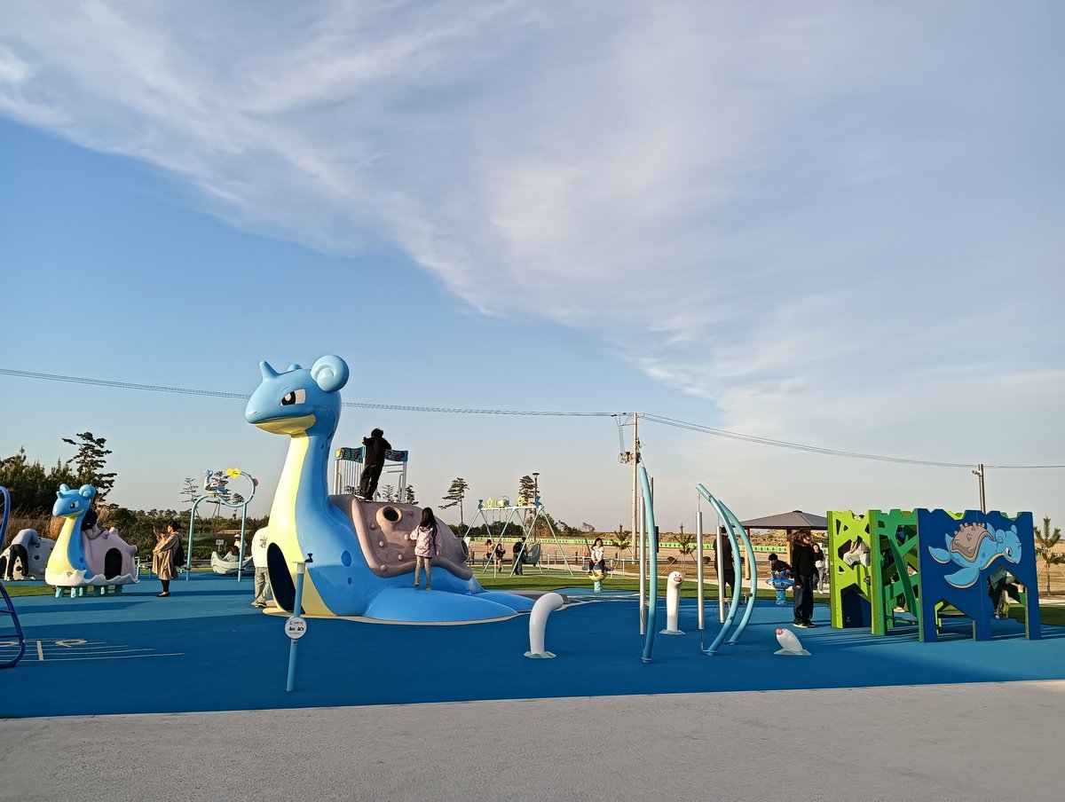 nagrie's tweet photo. 帰りに寄った仙台市のラプラス公園。仙台弁こけし手ぬぐい購入（りんごは青森で）。近くにある閖上のスーパーで買ったはらこめしがおいしすぎてまた食べたい。 https://t.co/O10v2xVJoe