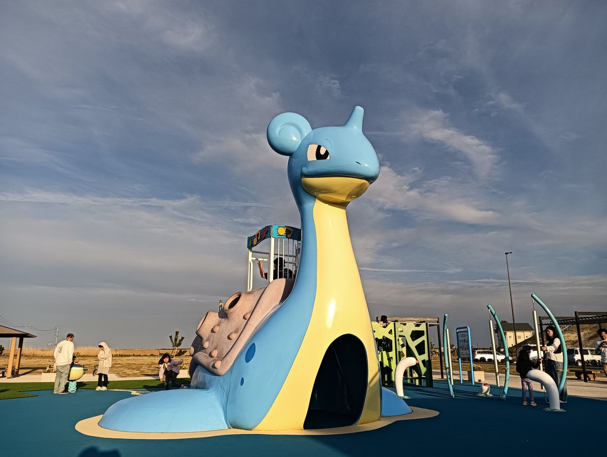 nagrie's tweet photo. 帰りに寄った仙台市のラプラス公園。仙台弁こけし手ぬぐい購入（りんごは青森で）。近くにある閖上のスーパーで買ったはらこめしがおいしすぎてまた食べたい。 https://t.co/O10v2xVJoe