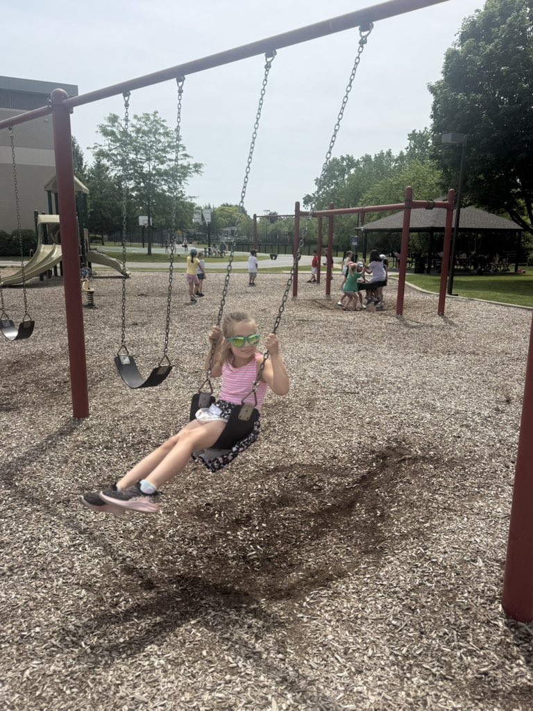 BermanFirsties's tweet photo. We made so many amazing memories today! Camelot Park day is the BEST day! ☀️🎉 #ivyhillleague https://t.co/BPszbSdsvP