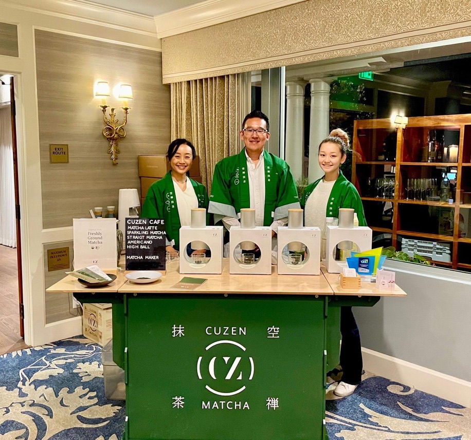 cuzenmatcha_jp's tweet photo. ポッドキャスト「Go Greener」が1周年を迎えました🎙️

ポッドキャストを通じて、リスナーの方をはじめ、導入店様、生産者の方など、たくさんの方と繋がっていけていること、とても嬉しく思っています✨

これからも、日本の美味しい抹茶を世界中に広げる挑戦の裏側をお届けしていきます🍵 https://t.co/vQo6CO0Q68