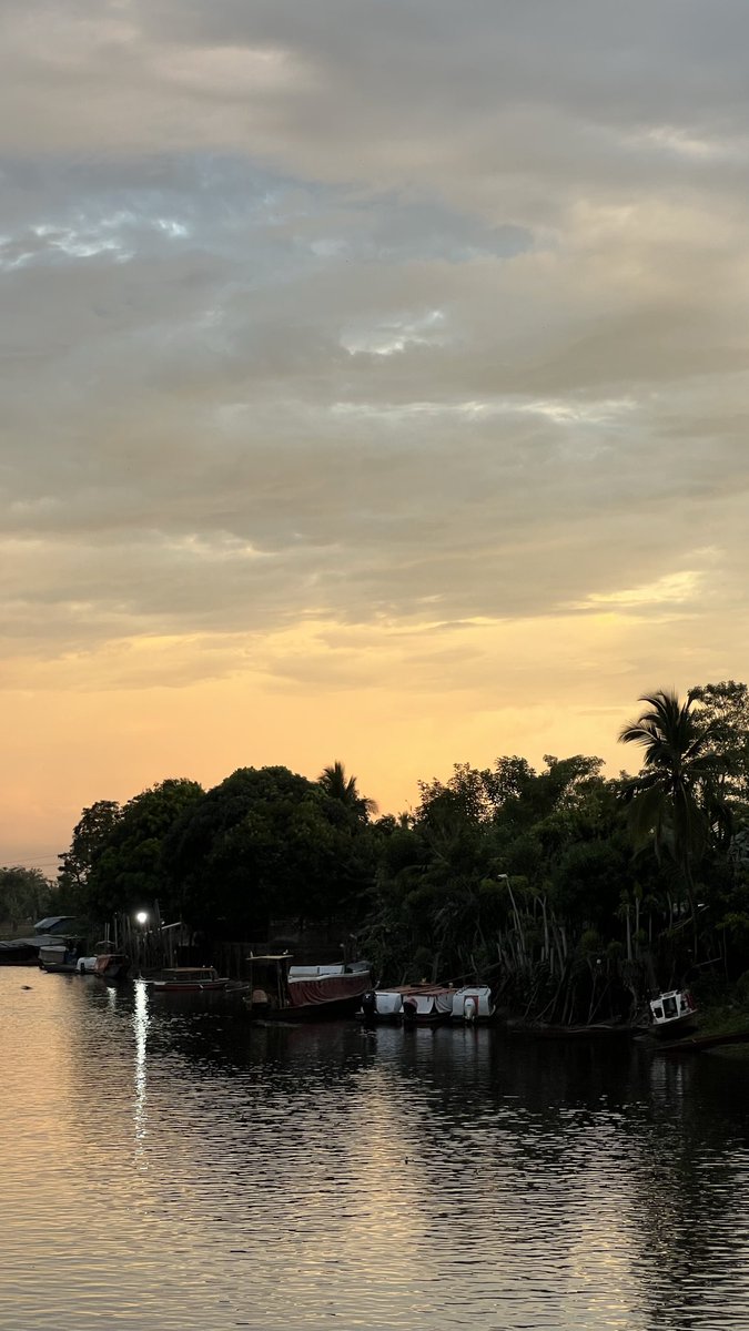 Gardellllll's tweet photo. El cielo de Sucre no necesita filtros cuando el atardecer decide hablar por sí solo. 🌅✨
Colores que abrazan el alma y un paisaje que recuerda lo bonito de nuestra tierra.
📍Sucre — donde cada tarde parece una pintura. https://t.co/h52oyEuJhd