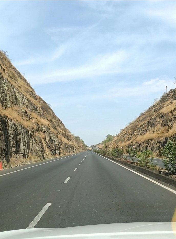 wheelbeat_m16's tweet photo. QP or Share your road clicks from the vehicle 

#theme_pic_India_roads https://t.co/C586d9ONlq