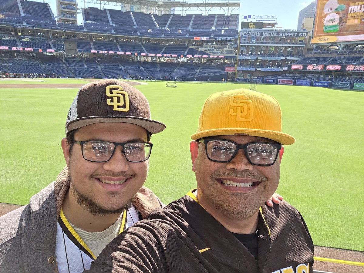 CherryJello's tweet photo. #forthefaithful @Padres https://t.co/cablThYsWZ