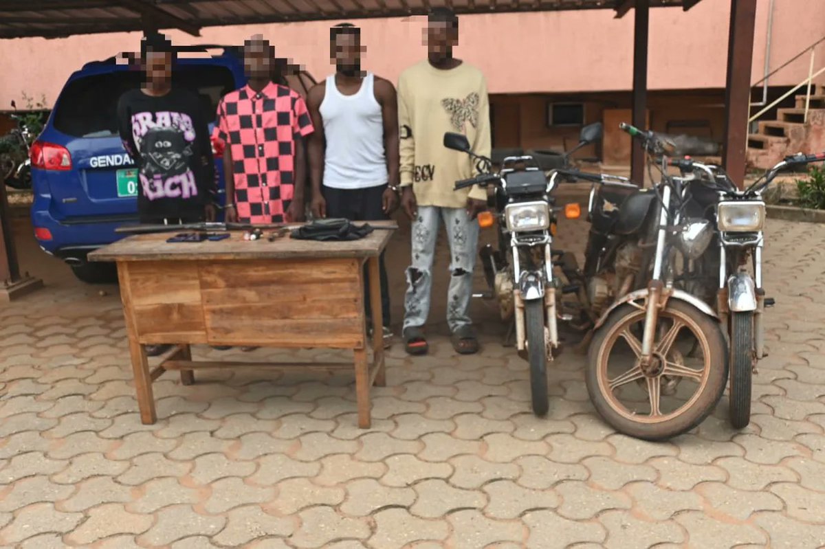 DefenseTg's tweet photo. La Gendarmerie Nationale togolaise a mené dans la nuit du 25 mai 2026, une opération ayant permis de déjouer un projet de braquage dans le quartier Limousine à Lomé : quatre suspects interpellés et des armes saisies. https://t.co/X8O9Nv04lz https://t.co/b53sV3EoVl