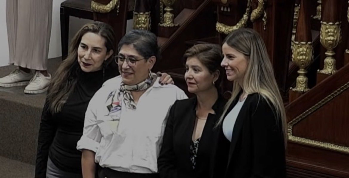quiroga100's tweet photo. Hoy tuve el honor de regresar al H. Congreso Legislativo de la CDMX, para rendir protesta como integrante del Consejo Ciudadano de la PAOT, periodo 26-29. Agradezco a las Comisiones Unidas la distinción y a la Titular de la PAOT Biol.Mónica Alegre su acompañamiento! https://t.co/lmaXJ26ljd