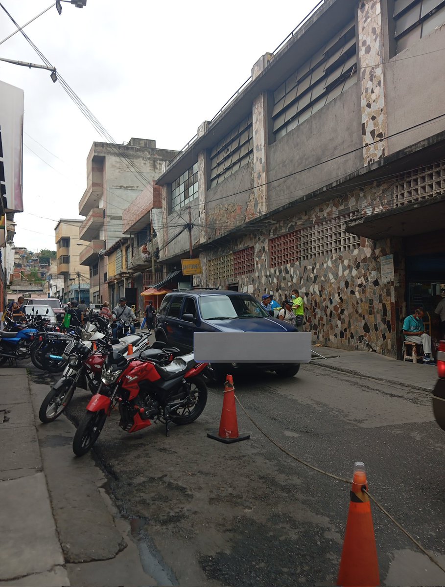 chichiccs's tweet photo. La alcantarilla también se deben arreglar, para tener una guarenas Bonita. https://t.co/gVckqd3tfp