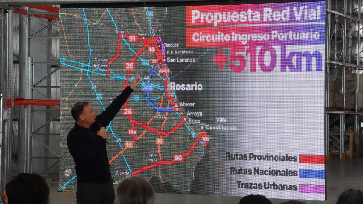 GustavoPuccini's tweet photo. OBRAS PARA SANTA FE 

Los impuestos de los santafesinos vuelven en obras. Porque cuando los recursos se administran con transparencia y sin corrupción, la obra pública se transforma en desarrollo, empleo y crecimiento.

Licitamos la segunda etapa del Camino de la Cremería: una nueva rotonda sobre Ruta 25 y AO12 y la reconstrucción integral de la Ruta 25, una obra estratégica para mejorar la conectividad logística y fortalecer el sistema productivo y portuario de toda la región.

Con el financiamiento del @GobSantaFe  seguimos invirtiendo en infraestructura para potenciar la producción, generar competitividad y acompañar el crecimiento de nuestra provincia.