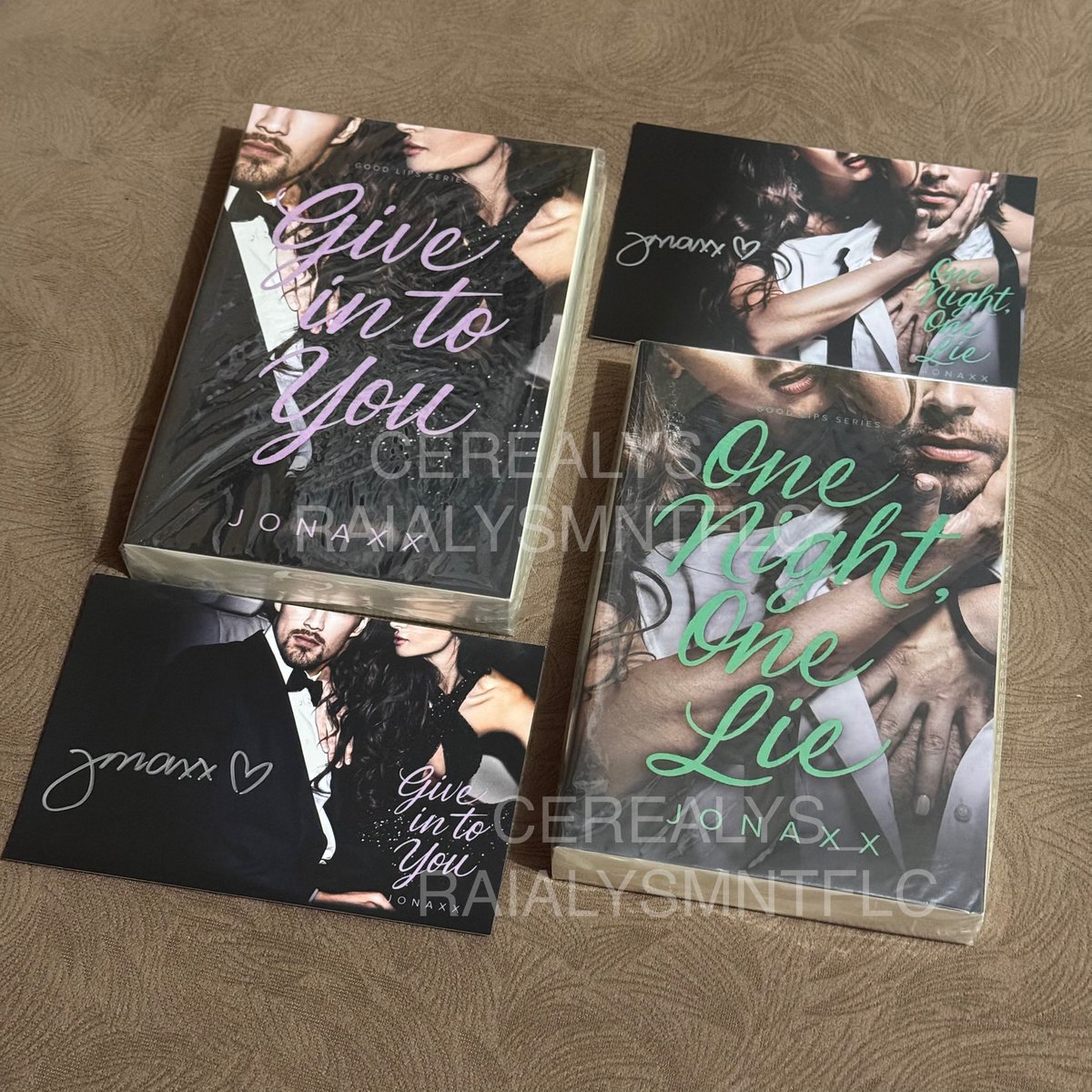cerealys_'s tweet photo. Good Lips Series by Jonaxx (new cover)
- 2 bookmarks
- 2 postcards
- w/inclusions
- never been read
- rfs: quit collecting
- 1,600 + sf

can send proof

mop: gcash
mod: j&amp;t, lbc

For expo: wts lfb jonaxxstories jsl give in to you one night one lie gity onol https://t.co/4f5MqwN4qB