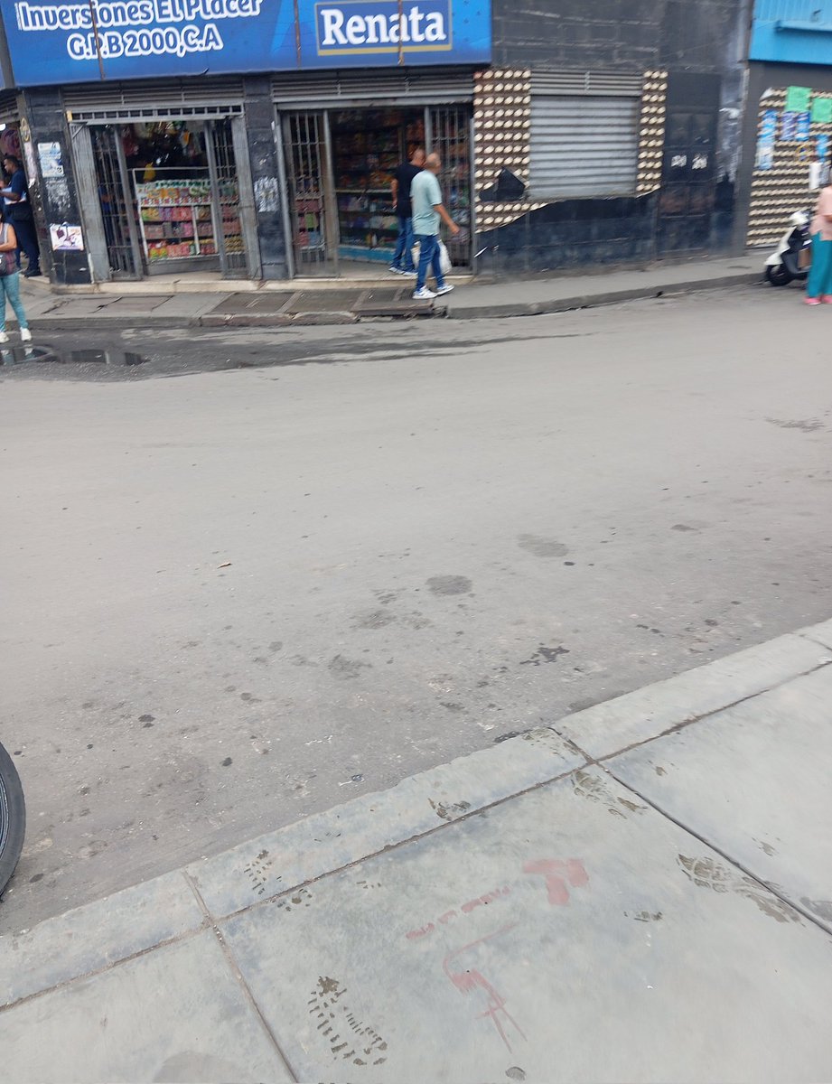 chichiccs's tweet photo. La alcantarilla también se deben arreglar, para tener una guarenas Bonita. https://t.co/gVckqd3tfp