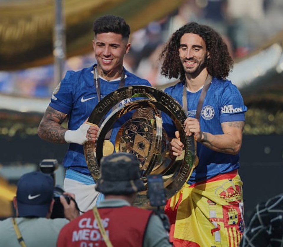 OrenseNacional's tweet photo. Cucurella está profundamente orgulloso de ser español.
Mucho honor para este portento de hombre. https://t.co/XPEJJLUV2A