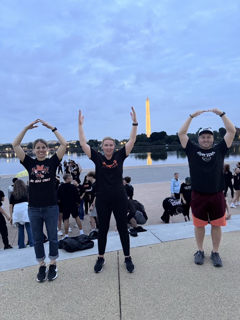 ksamples14's tweet photo. Bus #2 Jefferson Memorial @MVMiddle https://t.co/B198OQ39Uw