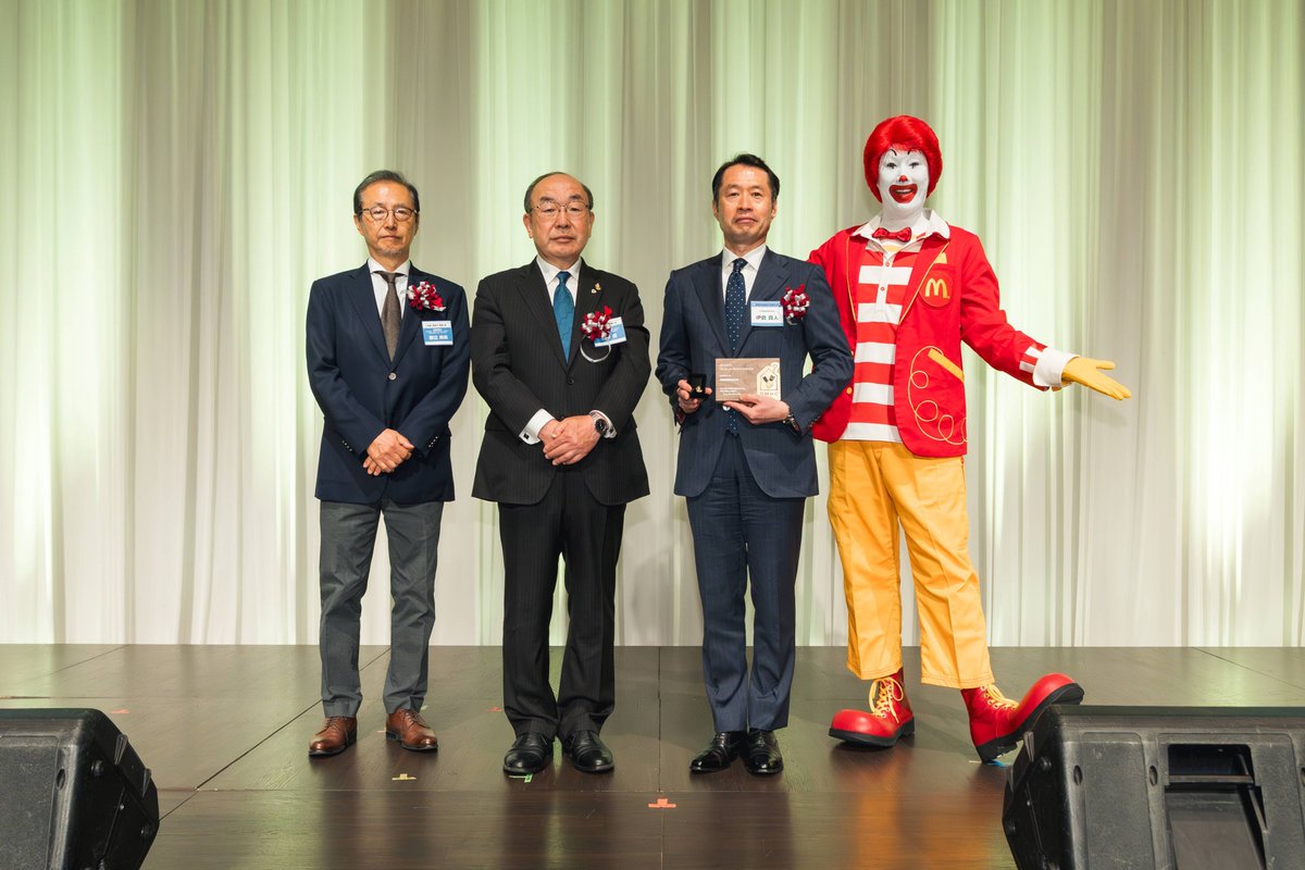 nst_cc_official's tweet photo. ドナルド・マクドナルド・ハウス・チャリティーズ・ジャパンの活動趣旨に賛同し、今年もゴールドスポンサーとして300万円を寄付しました🎗️✨
出席した「感謝の贈呈式」「感謝の会2026」では、記念盾とピンズをいただきました🏅今後も病気と向き合う子どもたちとご家族を支える活動を続けていきます🌱

詳しくはこちら
〇公益財団法人ドナルド・マクドナルド・ハウス・チャリティーズ・ジャパン「感謝の贈呈式」「感謝の会2026」に参加
https://t.co/7Rx2AFHJ60

当社公式YouTubeアカウント
https://t.co/vwZdKdNddx

#日鉄物産 #商社 #鉄鋼 #産機 #インフラ #食糧 #鉄鋼商社 #DMHC #寄付 #社会貢献
