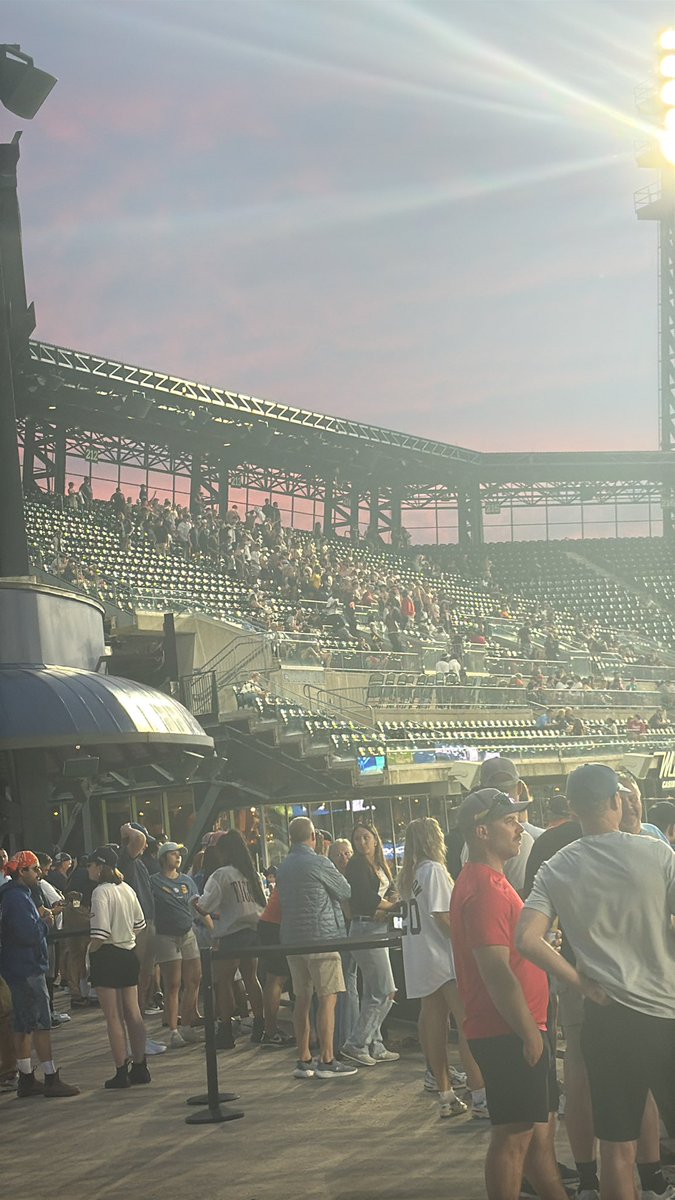 DetroitDarth's tweet photo. hey retards, tarps off is for when we are losing. 

Lost us the fucking game https://t.co/DPzM1GZ8bf