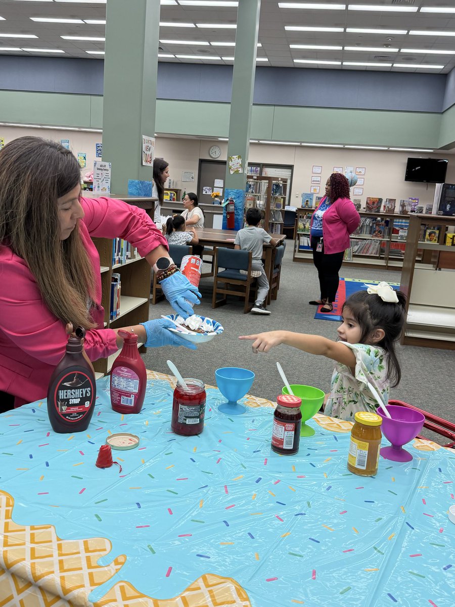 HREMustangs's tweet photo. Meet, Greet &amp; Something Sweet! 🍧
Future Mustangs and families joined us at HRE for a sweet evening of connection, meeting our principal, touring the campus, and getting ready to become our newest Mustangs next year! #HREPROUD #NEWHREMUSTANG https://t.co/1uu6AYCfQq