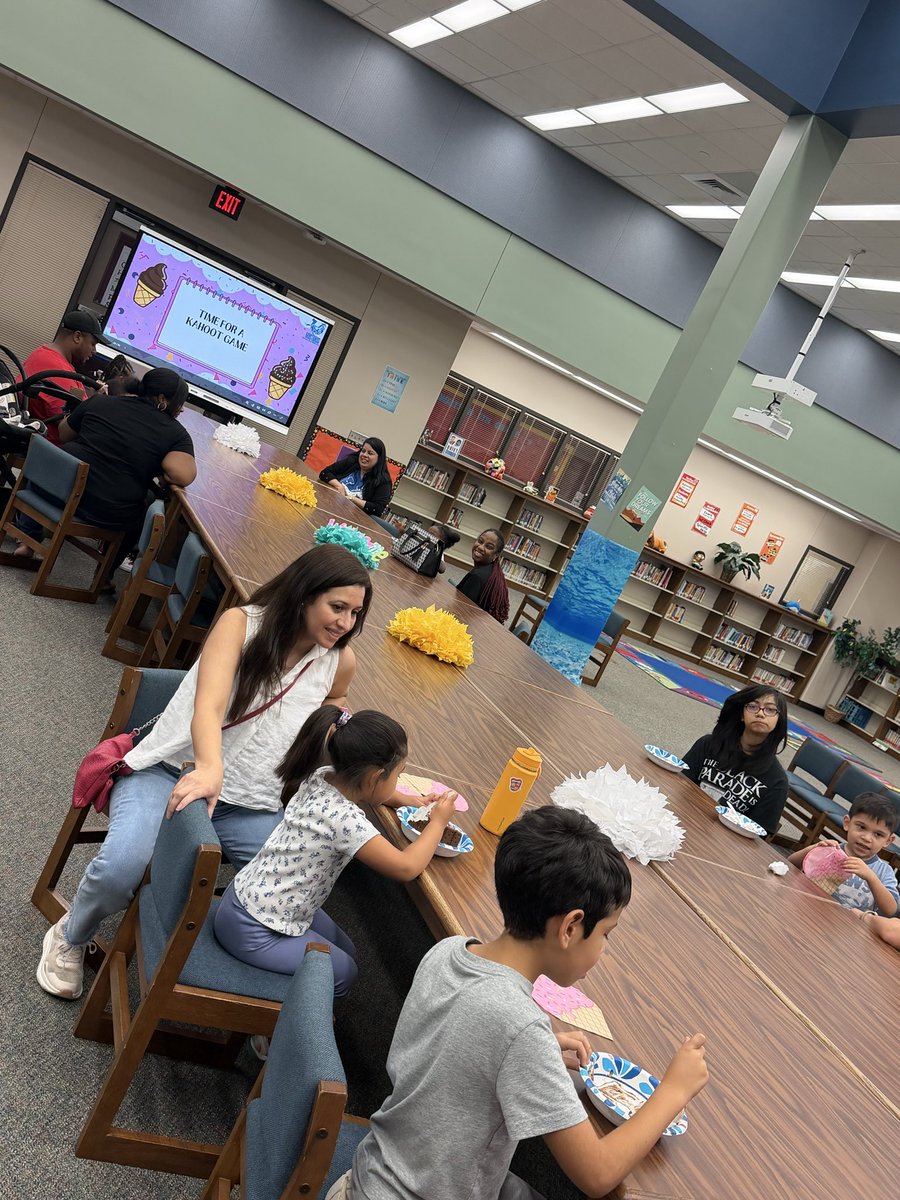 HREMustangs's tweet photo. Meet, Greet &amp; Something Sweet! 🍧
Future Mustangs and families joined us at HRE for a sweet evening of connection, meeting our principal, touring the campus, and getting ready to become our newest Mustangs next year! #HREPROUD #NEWHREMUSTANG https://t.co/1uu6AYCfQq