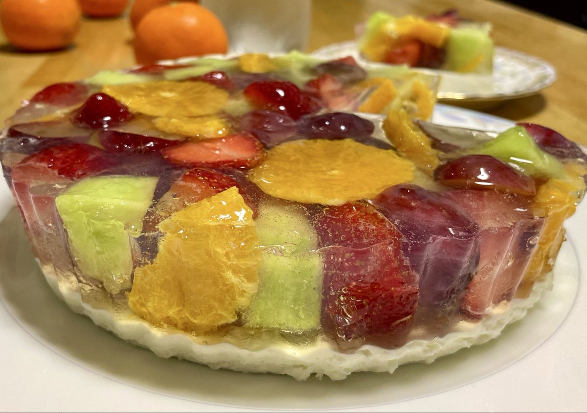 8885656k's tweet photo. サイダーで作ったゼリーケーキ🍊
よぉく見ると泡がゼリーに閉じ込められてるの🫧楽しい~😃♪
今年の梅雨入りは遅れる予想だけど
梅雨っぽいお天気続いてますね😶ﾑｼﾑｼ
エアコンつけて体調に気をつけて
今週もよろしくお願いします🥰
＃ベルマークついてた 
＃スイーツ好きと繋がりたい https://t.co/SjrIA91UR3