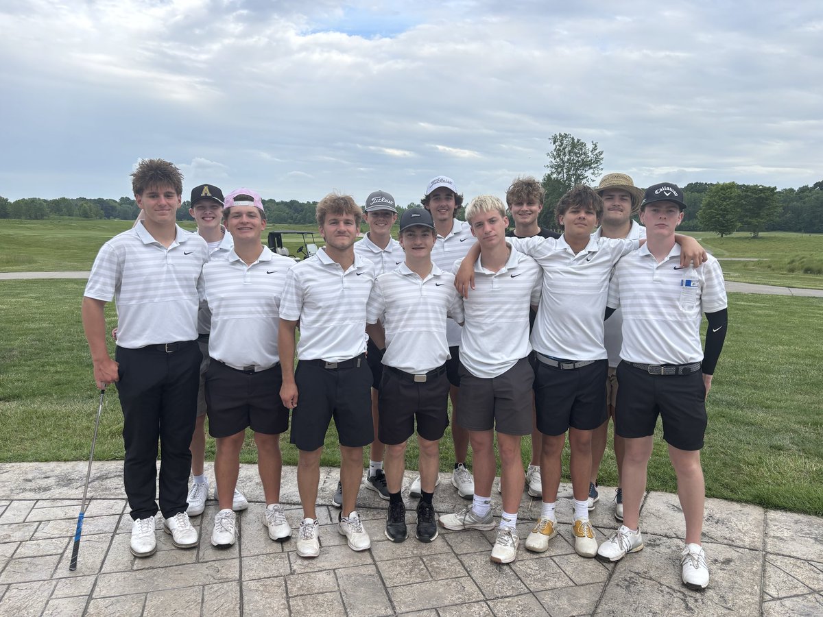 fbcoachjmayo's tweet photo. So proud of the boys tonight!!
@avonhsgolf Freshman Drew McCarthy and Mooresville’s Max Cooper tied for Medalist at 40.
Orioles with a narrow win 166 to 172.
Appreciate the hospitality by @MHSBeMOORE 

@OrioleAthletics 
Compete. Respect. Love. https://t.co/Msfax6eLP2