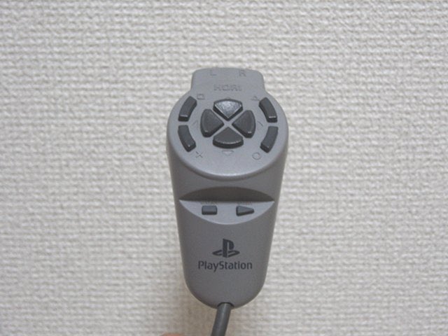 odgrk5's tweet photo. これ、使ってた方いますか？
まだタバコ吸ってた頃、だらしなく座椅子に座って、片手でビールとタバコ持ち替えながら右手はコレをポチポチ。
人間をダメにするコントローラーだったな。
 #ハピモニ https://t.co/GvsTAkiPsB
