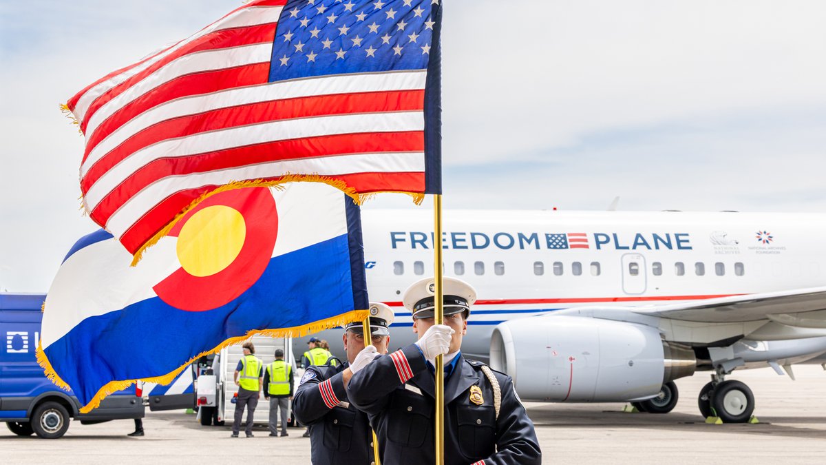 Denver Int'l Airport tweet media