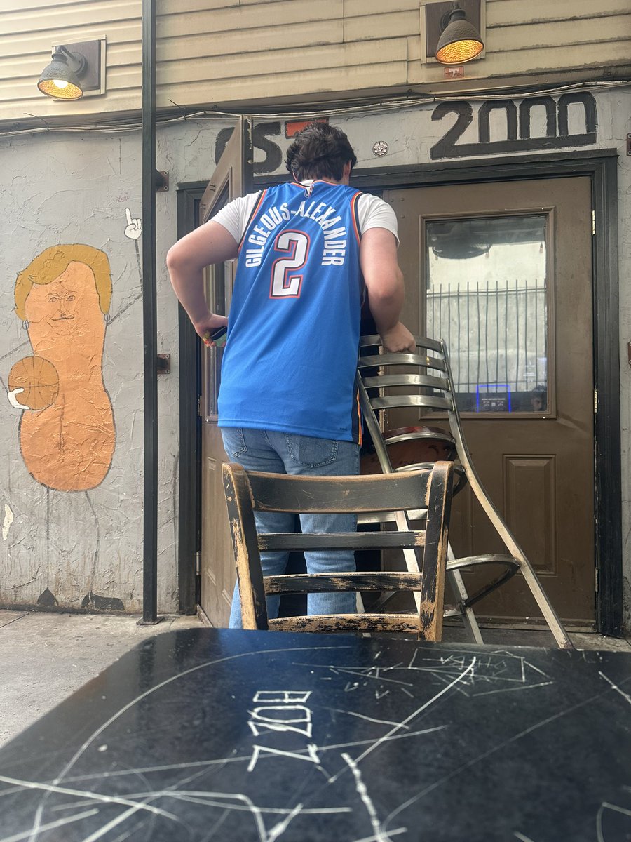 KeggerRicky's tweet photo. holy fucking fuck SGA is at cool beans #jeansandflops #fhag https://t.co/wOlgHPW8dk
