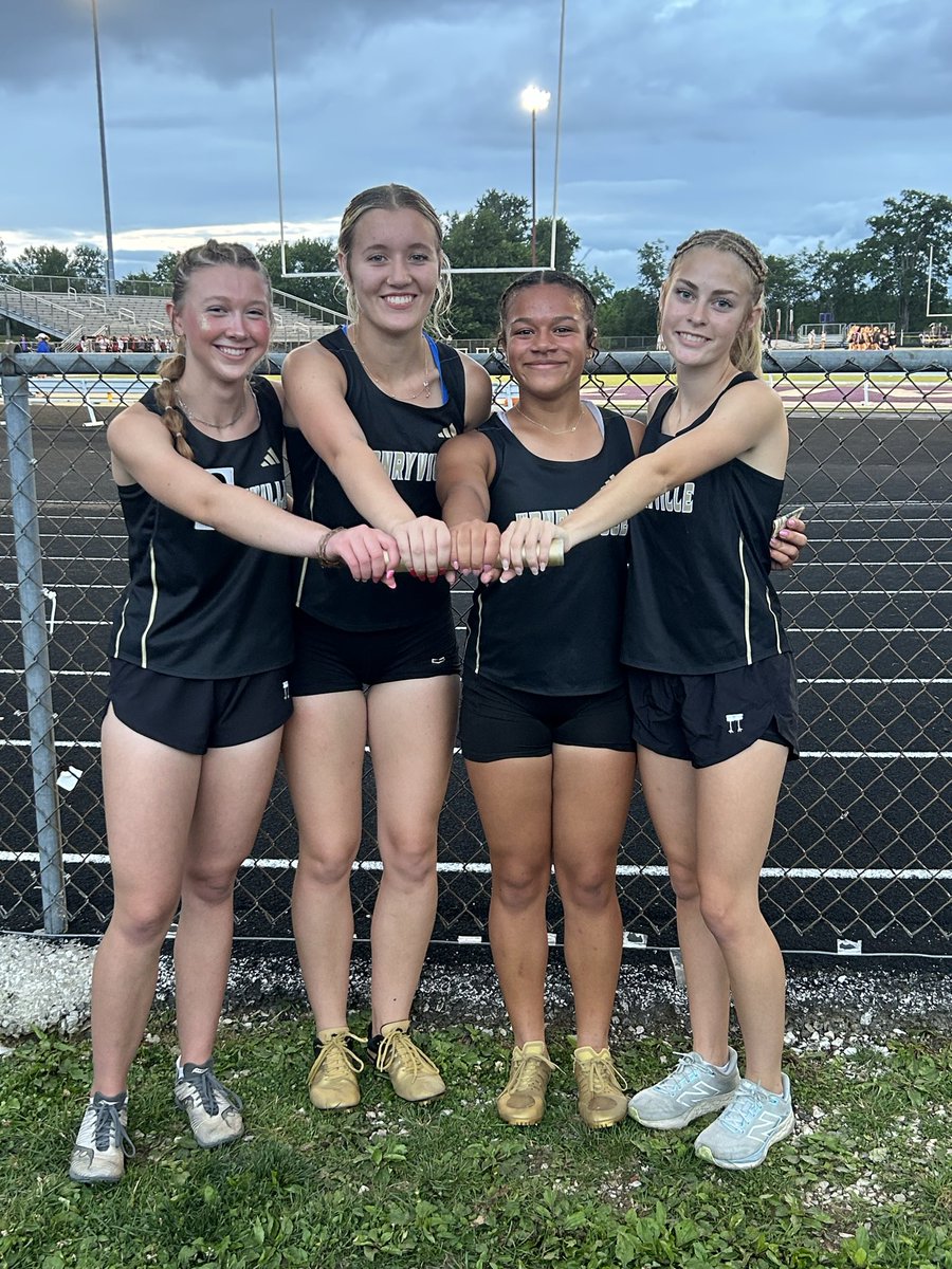RunHornetsRun's tweet photo. 1600m Relay - New School Record🚨

Lila Johnson, Leslie Gabbard, Brooke Corbett, &amp; Lydia Ramsey (4:21.91)

*previous record from 2007 (Katie Spellman, Maggie Gilstrap, Jena Miller, &amp; Chelsie Janek - 4:23.87) https://t.co/QSS43yflUO
