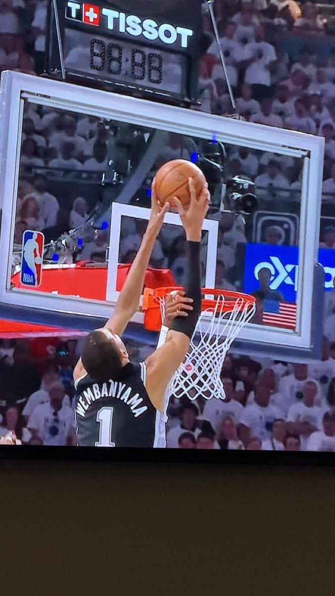 Hoops tweet media
