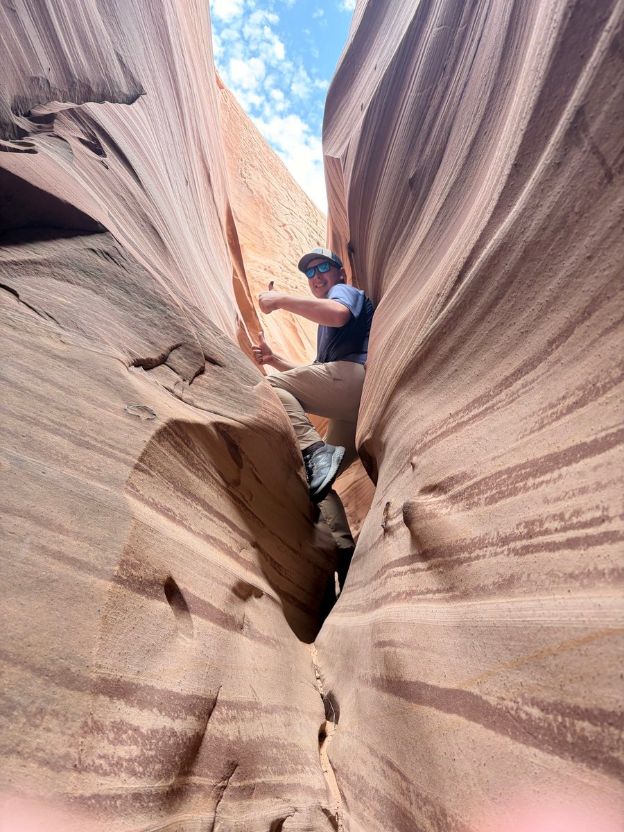 roanestate's tweet photo. 📍 Zebra Slot Canyon, Utah

These are always some of our favorite photos from the Southwest Field Trip! Zebra Slot is part of Utah’s Grand Staircase-Escalante National Monument. The striped sandstone walls are incredible. #RoaneState #SWFT26 🏜️ https://t.co/v78zKoFDDx