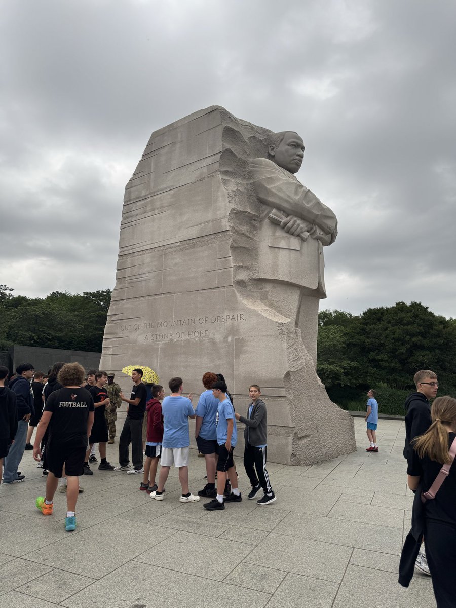 ksamples14's tweet photo. Bus #2 MLK, FDR, and Jefferson @MVMiddle https://t.co/L7b9DFt6PX