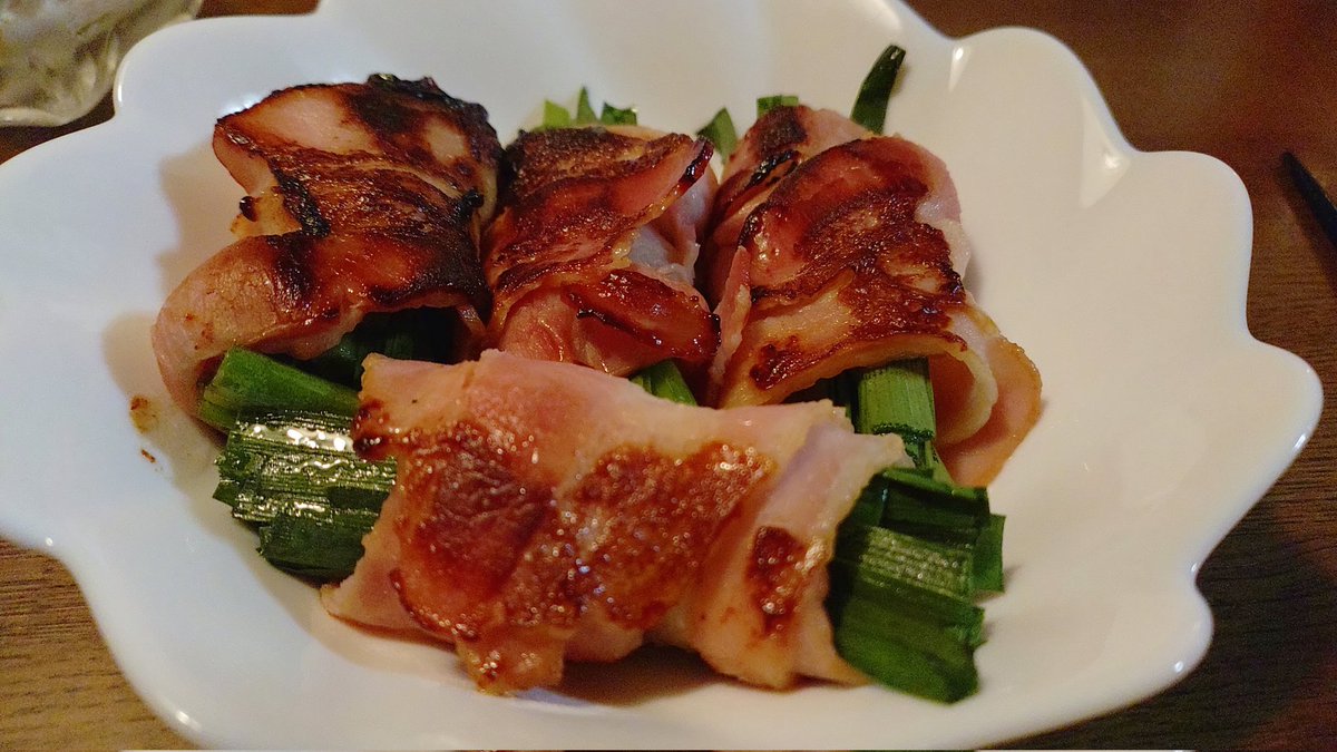 ribira's tweet photo. ベーコンに巻いて焼きました。
これも美味しい。ニラいっぱいすぎて噛み切れなかったので少量ずつ巻いた方がいいかも。
#知内商事
#リツイートキャンペーン https://t.co/Ga9LrpPPTa