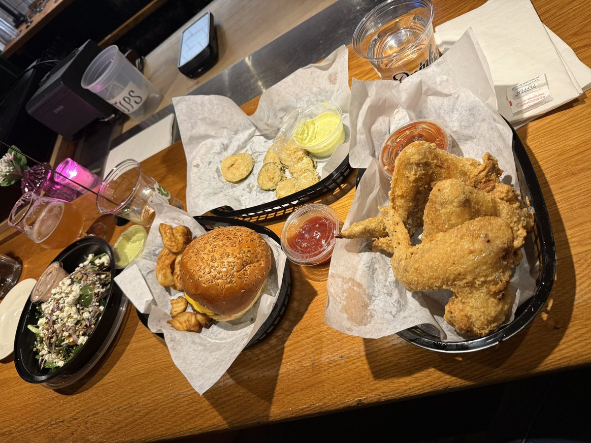 larryhanderhan's tweet photo. 🚨 @urbangardenbrew is open in the old Right Proper Shaw space 🙌 We loved it all, from the beers to the burger to the service…check it out! @shawmainstreets @LeDroitParkDC https://t.co/cWGu6iT0Wy