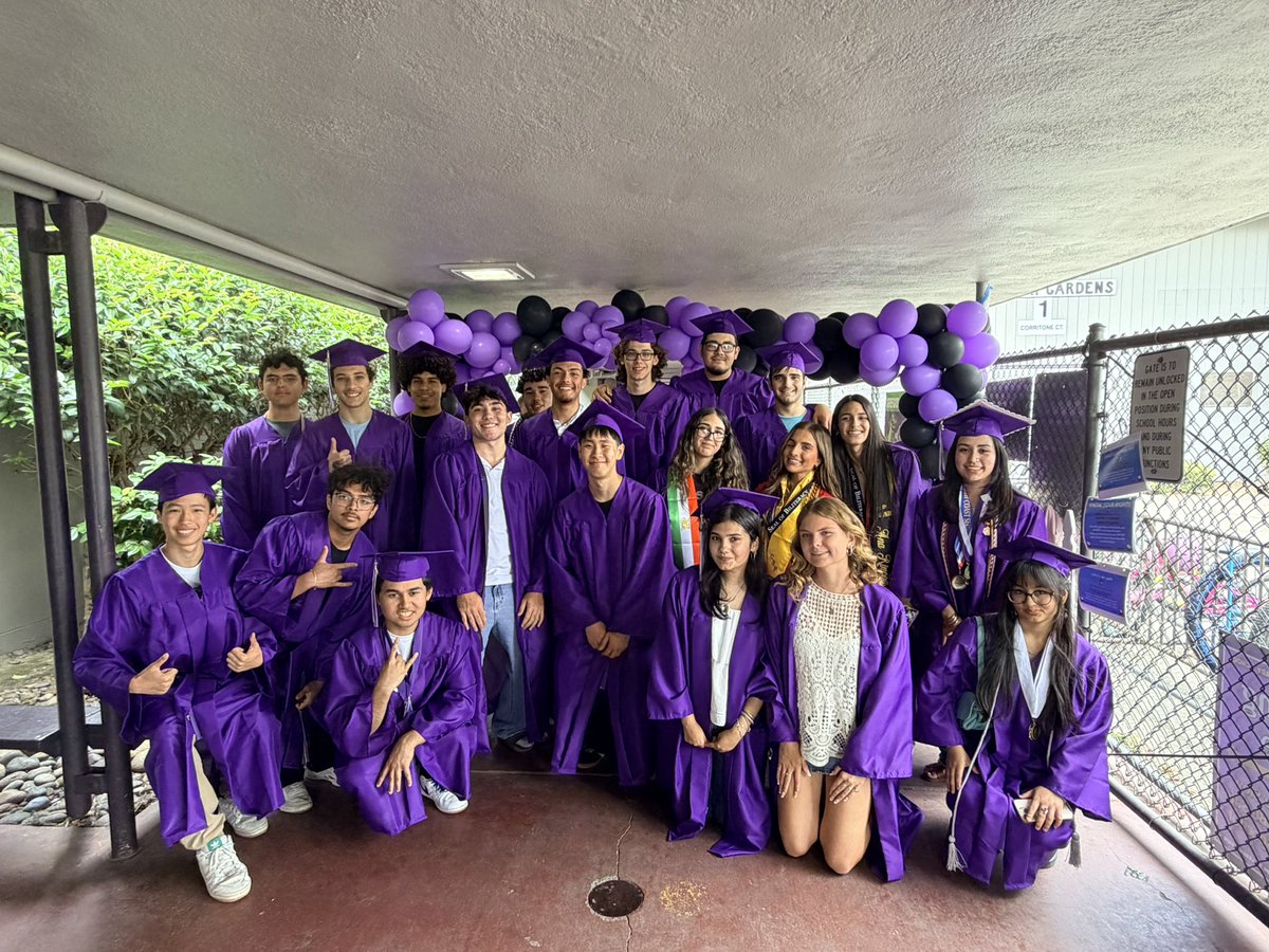 Gregory_Gardens's tweet photo. There’s something special about watching seniors walk the same elementary hallways where their journey first began. 💜🐊 From little Gators to graduating Falcons, we are so proud of who you’ve become.Once a Gator, always a Gator! Wishing all of our seniors the very best 🎓 https://t.co/uD4jpEiyOz