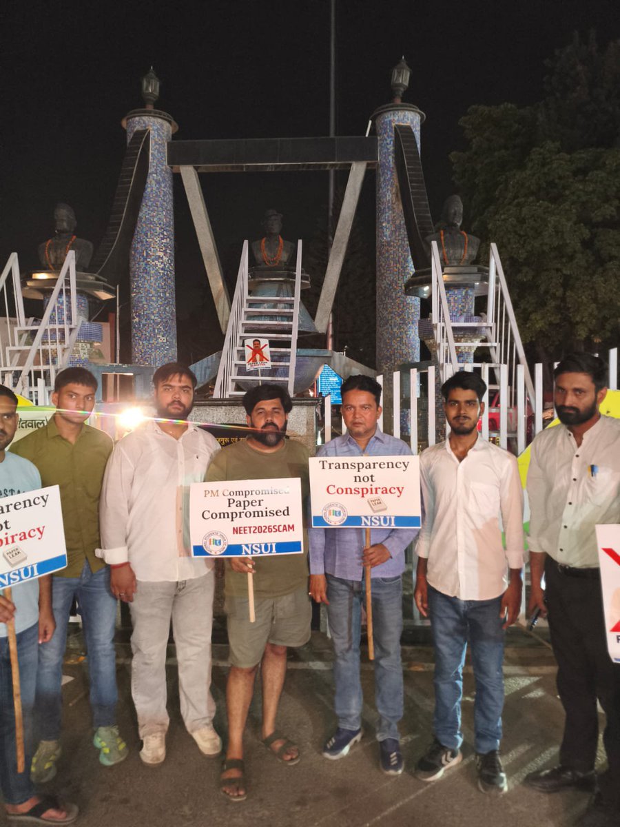 TyagiINC's tweet photo. NEET परीक्षा में पेपर लीक, परीक्षा रद्द होने और कथित भ्रष्टाचार के कारण लाखों विद्यार्थियों का भविष्य संकट में पड़ गया है।
  #NEET #neetpreparation #neetaspirants #neetexam #Congress #NSUI https://t.co/UCqXqu0fz7