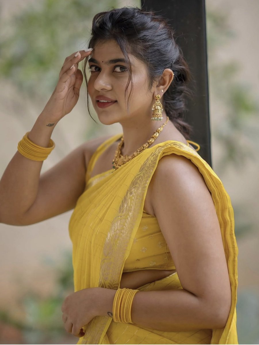 Adithya1501's tweet photo. Divorce tisukunna vallu enduku antha 🥵🔥 kanipisthaaru? https://t.co/hirZ8elQZh