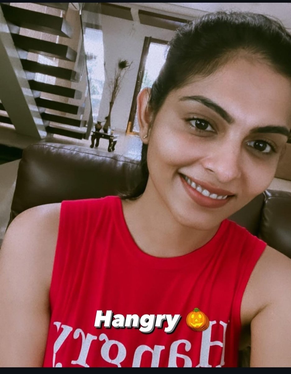 Adithya1501's tweet photo. Divorce tisukunna vallu enduku antha 🥵🔥 kanipisthaaru? https://t.co/hirZ8elQZh