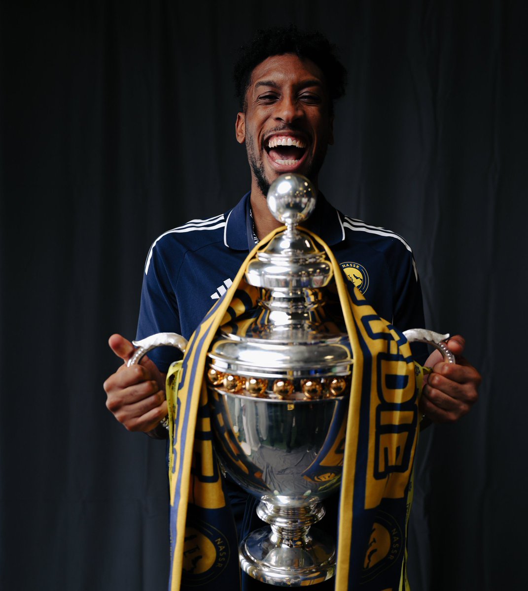 آرثر بن مورقن العالمي الملكي 💛💙 tweet media