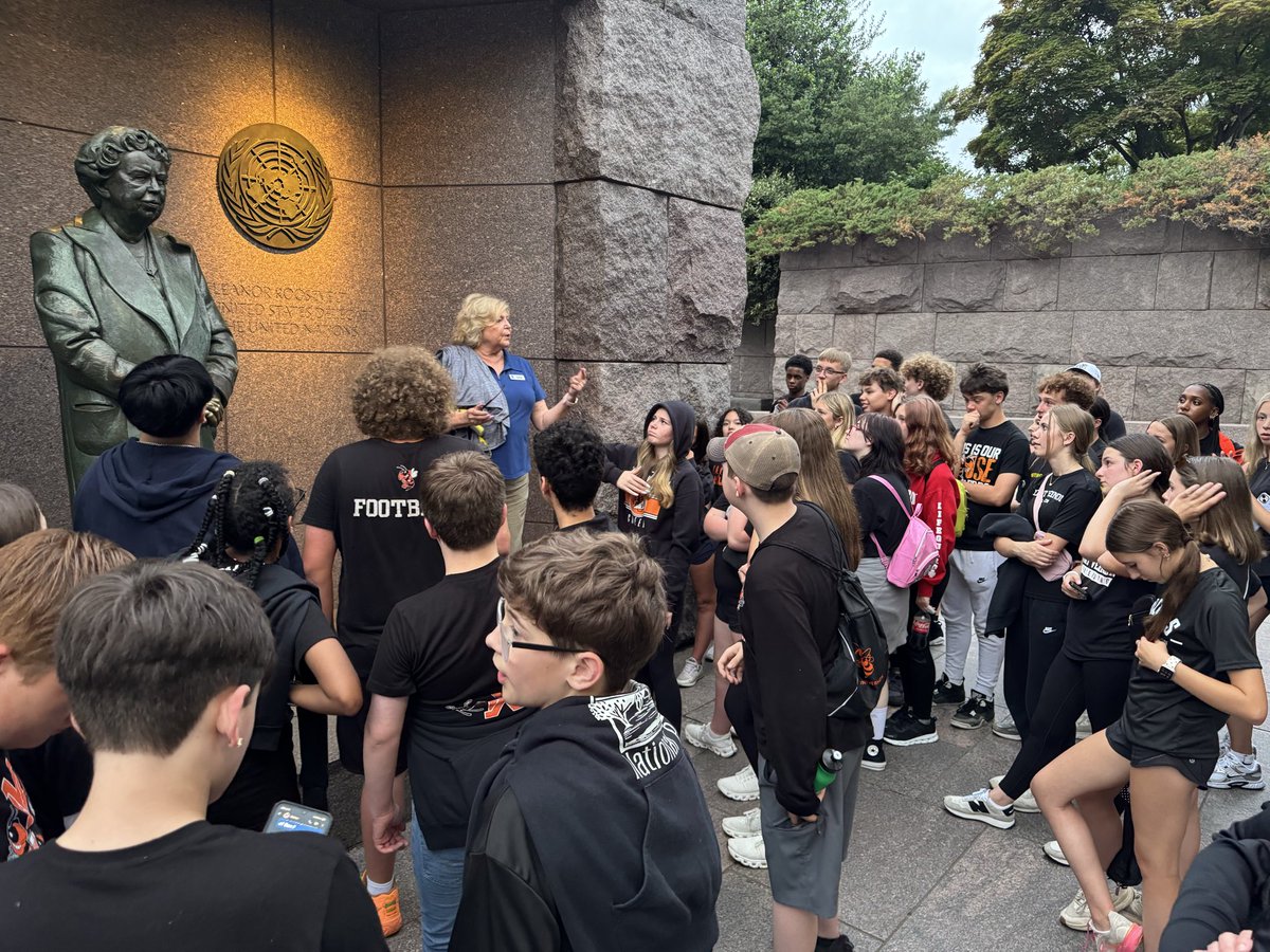 ksamples14's tweet photo. Bus #2 FDR @MVMiddle https://t.co/7dtEYZVnqN
