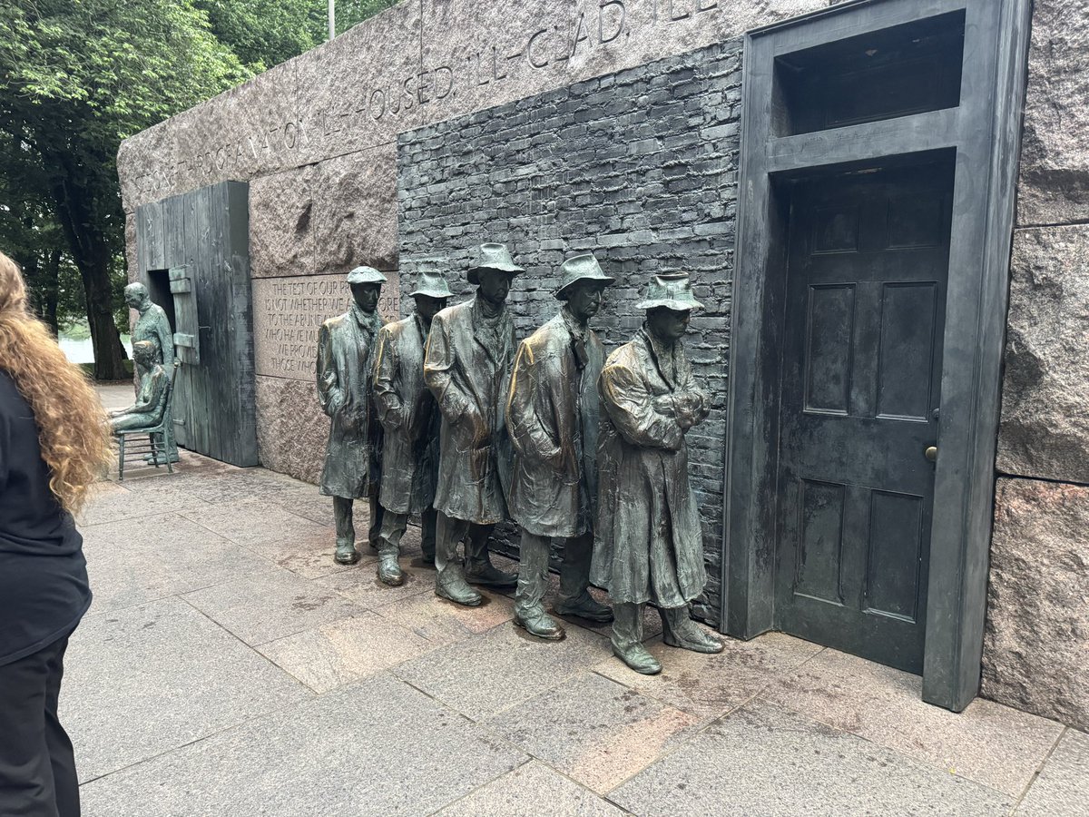 ksamples14's tweet photo. Bus #2 FDR @MVMiddle https://t.co/7dtEYZVnqN