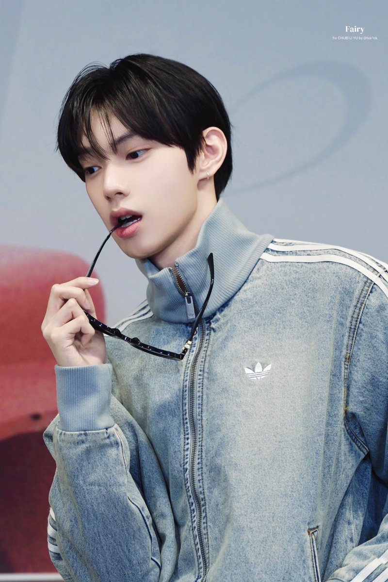 fair1ck's tweet photo. 260315  

반했어요

#최립우 #CHUEILIYU #崔立于 #FLAREU #플레어유 https://t.co/BNZeSKpX2i
