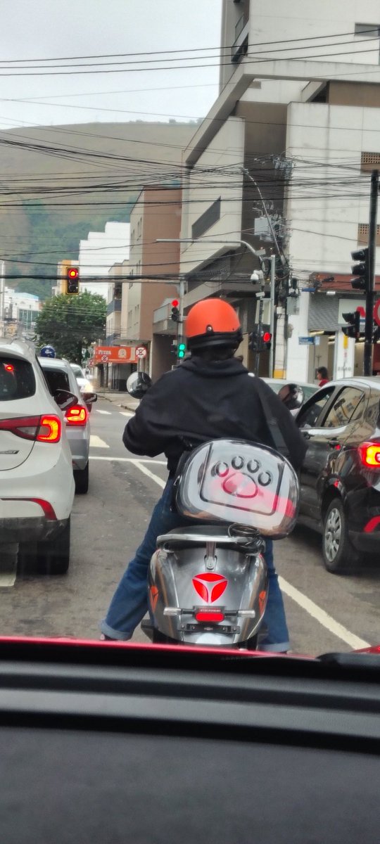 brumednasup's tweet photo. hoje foi um dos dias que eu facilmente apagaria da memória https://t.co/kQOi8aWiTU