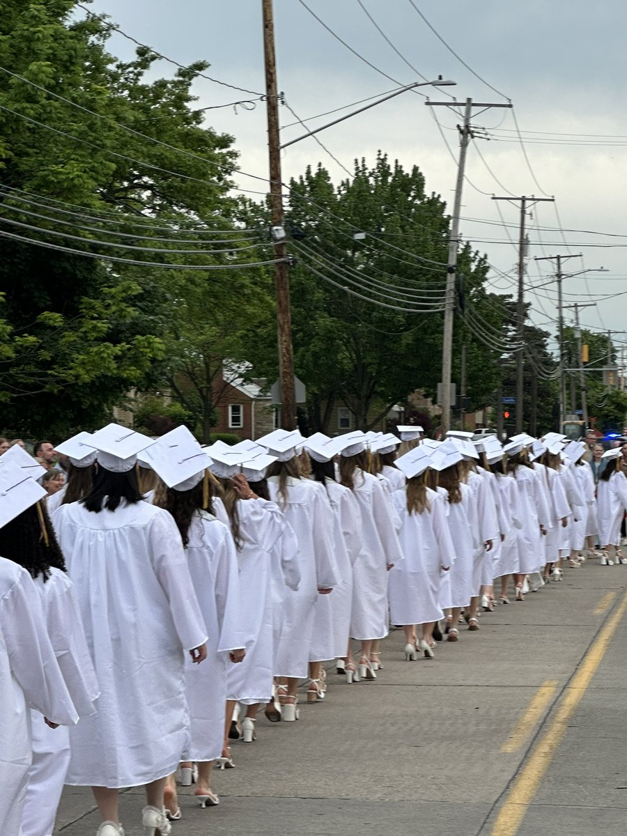 chrisronayne's tweet photo. The Walk of the Roses down Rocky River Drive 🌹 
Congratulations to the graduates of St Joseph’s Academy 🐆 and all graduates of the Class of 2026! https://t.co/2wrlPeIlNy