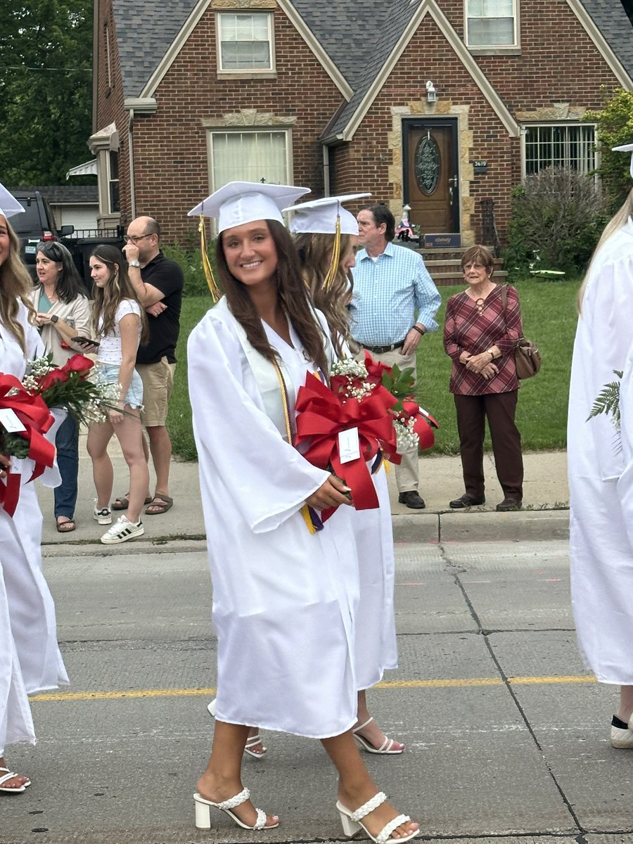 chrisronayne's tweet photo. The Walk of the Roses down Rocky River Drive 🌹 
Congratulations to the graduates of St Joseph’s Academy 🐆 and all graduates of the Class of 2026! https://t.co/2wrlPeIlNy