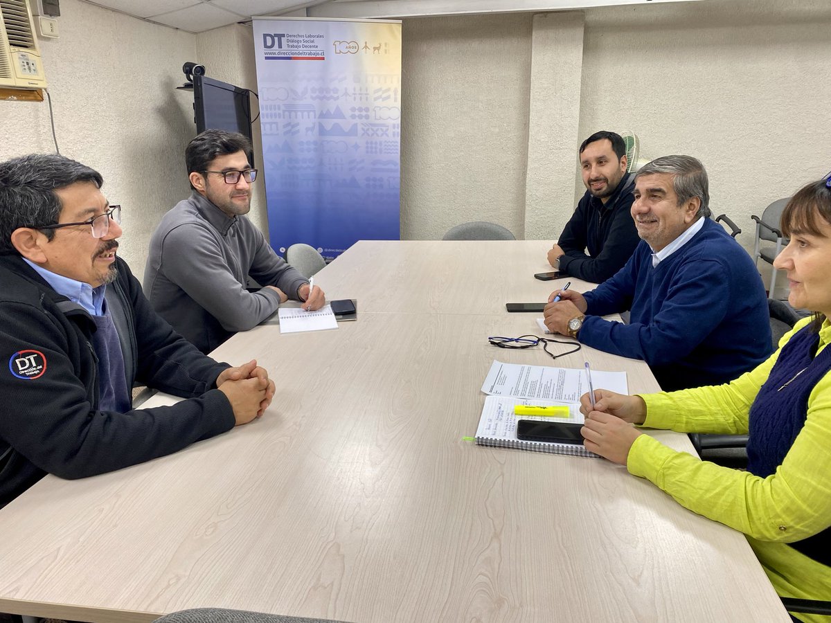 nubledrt's tweet photo. 📌 Dirección Regional del Trabajo Ñuble se reúne con el Observatorio Laboral Regional, para coordinar el Taller de Formación sobre prospectiva Laboral y desafíos del empleo Regional, dirigido a Directores Sindicales ✅ https://t.co/MObCm5ARHA