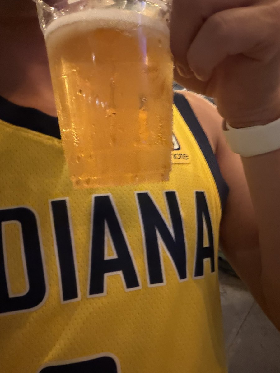 6mgsteeze's tweet photo. Drinking a beer for every SGA free throw #Hammered https://t.co/vcIzfHryfc