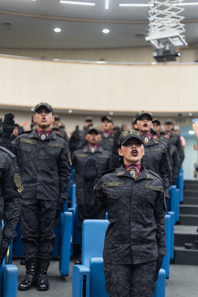 SPIPanama's tweet photo. El Asesor Presidencial, Erick Ordoñes, presidió la ceremonia de graduación de la XXXIV Promoción de Guardias Presidenciales “Monarcas”. Durante el acto, el Director General del S.P.I., Armando King, felicitó a los 116 nuevos guardias, reconociendo su disciplina y esfuerzo. https://t.co/yUkDsWzIfj