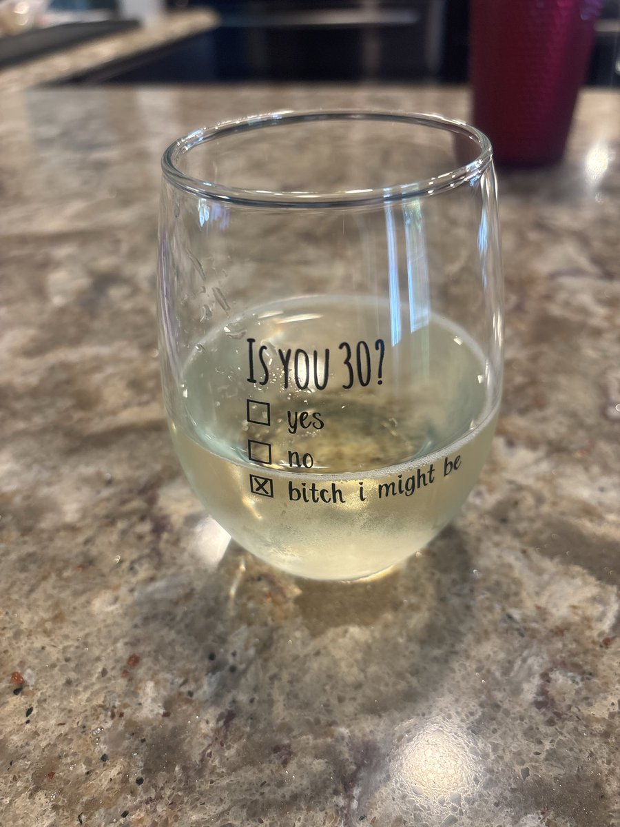 MaybeLisaXX's tweet photo. Only way to go into the big 3-0 is with bubbles 💅 https://t.co/fi8rtGMDzF