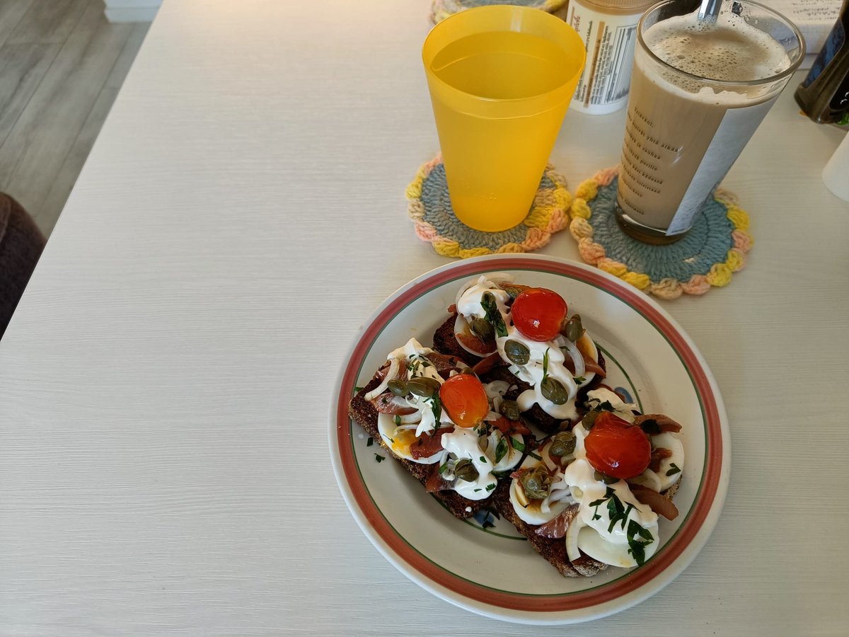 HilpoJuhana's tweet photo. Coffee Time

Herring Sandwiches

Ingredients: toasted rye bread, butter, egg, restaurant-style herring fillets, sour cream, onion, capers, pickled cherry tomatoes, and flat-leaf parsley.

#herringsandwiches #sourdough #hapanjuuri #ruisleipä #silli https://t.co/QvKV7kq8PQ