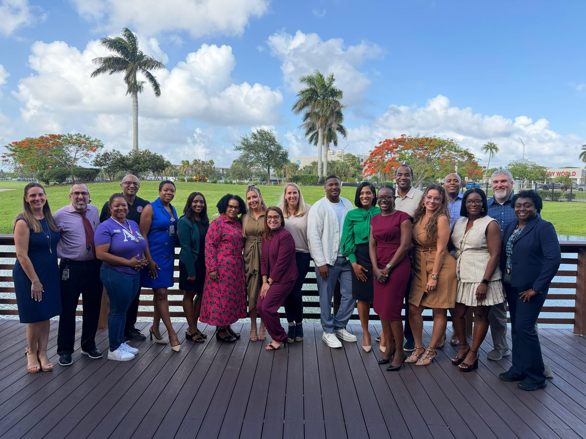AP_Rowe's tweet photo. Congratulations to all the leaders who completed BCPS Leadership programs today! Special thanks to Ms. La Rosa and Mr. Williams for your unwavering support throughout this journey. Congratulations to Coach Smith on completing LEAD, so proud of your hard work and determination! 💚 https://t.co/YPBMOPwJdm